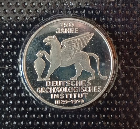 150 JAHRE DEUTSCHES ARCHÄOLOGISCHES INSTITUT, Serie 5 DM Silbermünze, 1979 PP in Blister